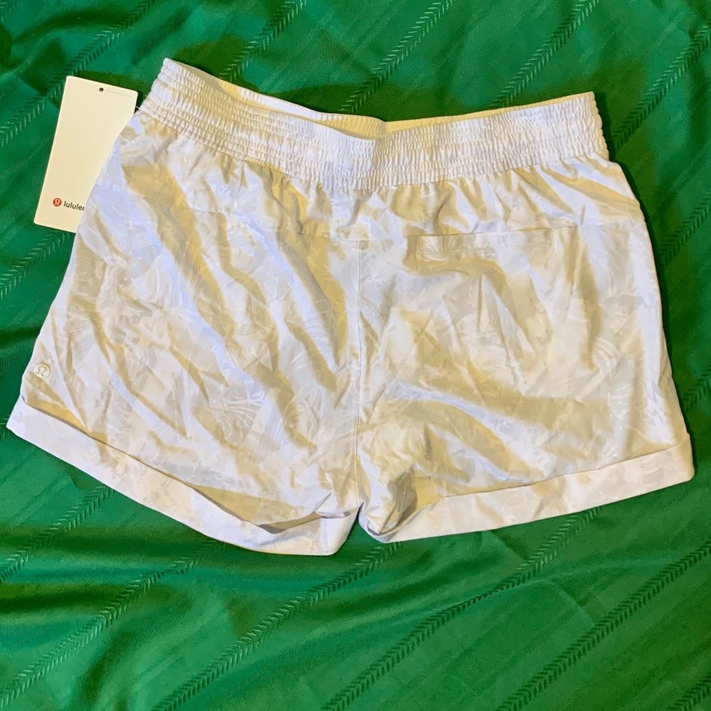 Brand new lulu shorts NWT